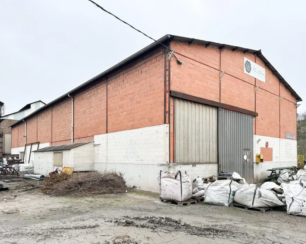 Local d'activités dans Saint-Juéry à vendre Photo de l’immeuble– Image 1 sur 5