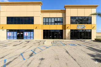 2425 W 5th St, Oxnard, CA à louer Photo intérieure– Image 2 sur 10