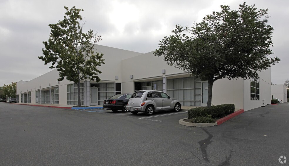 30 Hughes, Irvine, CA à louer - Photo principale – Image 1 sur 6