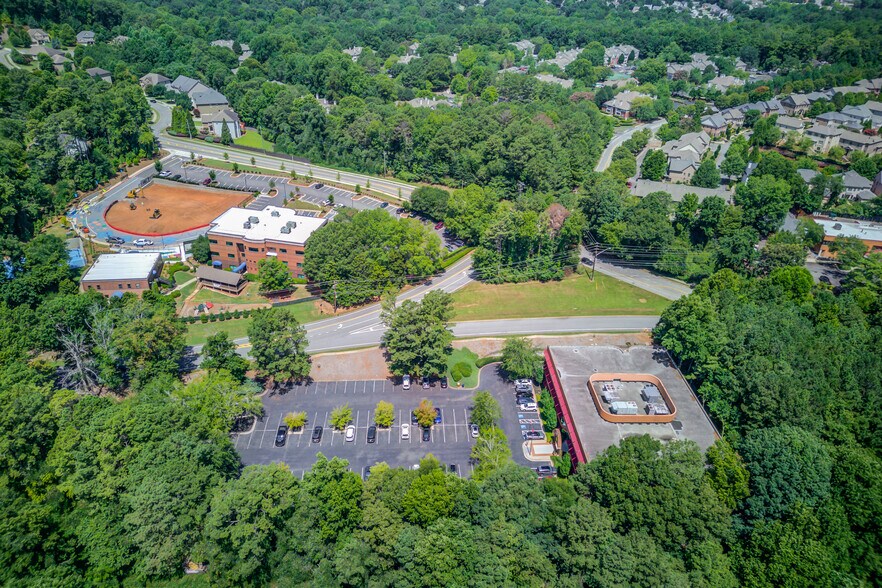 9755 Dogwood Rd, Roswell, GA à louer - Photo de l’immeuble – Image 3 sur 54