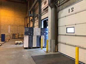 Local d’activités dans Le Bourget à louer Photo intérieure– Image 2 sur 2