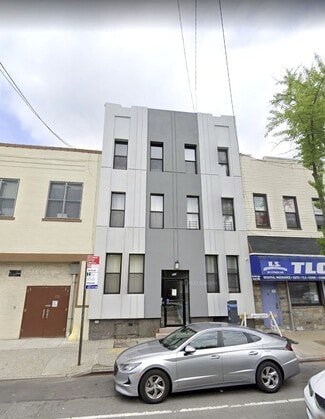 Plus de détails pour 879 Cypress Ave, Flushing, NY - Logement à vendre