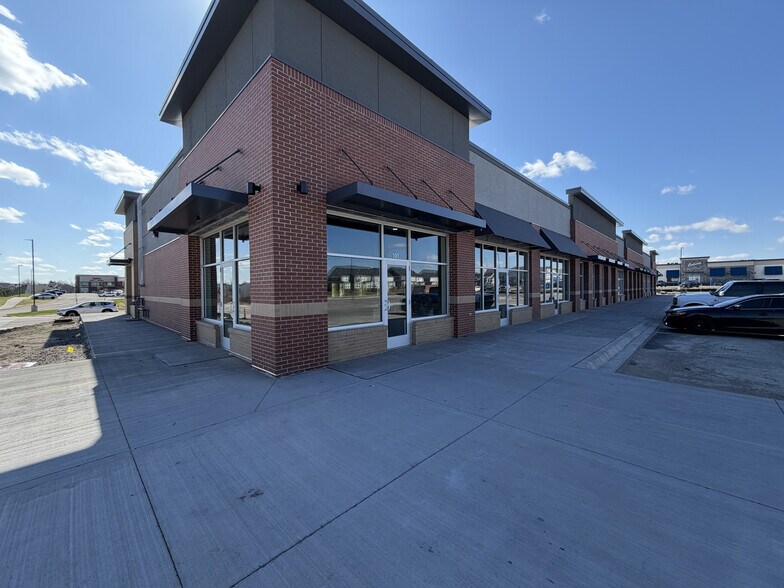 Hy-Vee Maple Grove Multi-Tenant Retail, Maple Grove, MN à louer - Photo principale – Image 1 sur 8