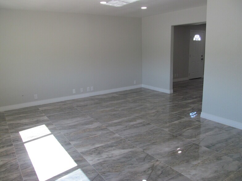 612 S Jones Blvd, Las Vegas, NV à vendre - Photo de l’immeuble – Image 3 sur 23