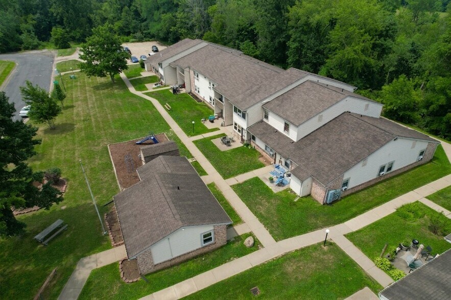 450-528 Waterside Ave, Canal Fulton, OH à vendre - Photo de l’immeuble – Image 3 sur 6