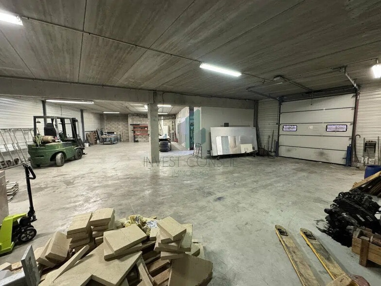 Local d'activités dans Stains à vendre - Photo de l’immeuble – Image 1 sur 6