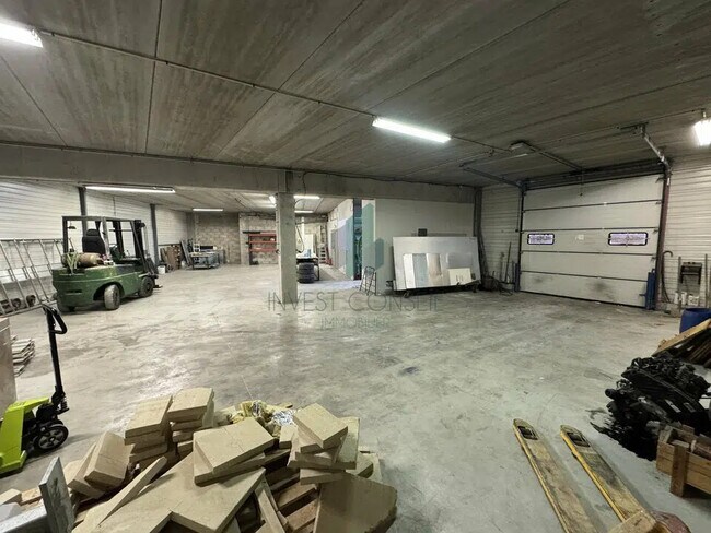 Plus de détails pour Local d’activités à vendre