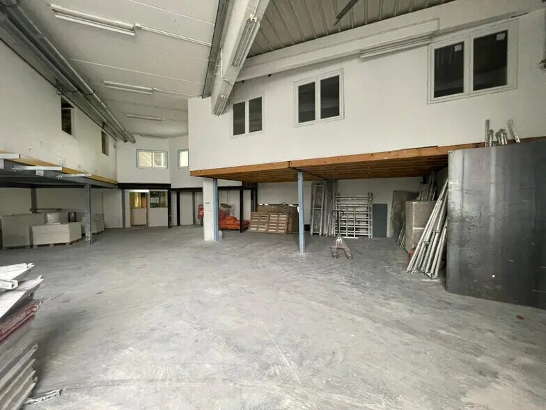 Local d'activités dans La Courneuve à vendre - Photo intérieure – Image 2 sur 8