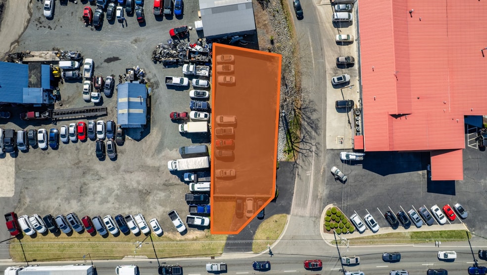 ±22,998 SF AUTO SERVICE INVESTMENT portefeuille de 3 biens à vendre sur LoopNet.fr - Photo principale – Image 2 sur 12