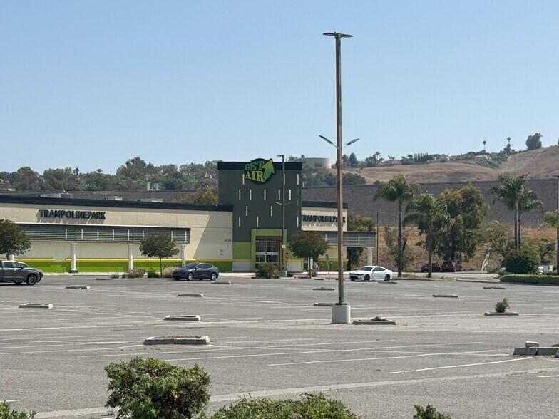 2707-2735 S Towne Ave, Pomona, CA à louer - Photo de l’immeuble – Image 3 sur 11