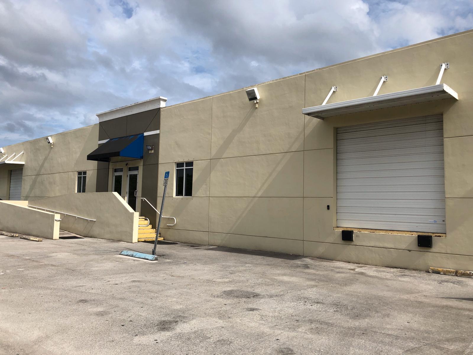 17401 NW 2nd Ave, Miami, FL à louer Photo de l’immeuble– Image 1 sur 12