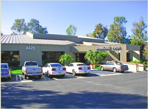 4425 Jamboree Rd, Newport Beach, CA à louer - Photo de l’immeuble – Image 2 sur 3