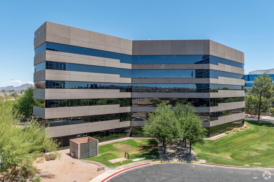1620 W Fountainhead Pky, Tempe, AZ à louer - Photo de l’immeuble – Image 3 sur 6