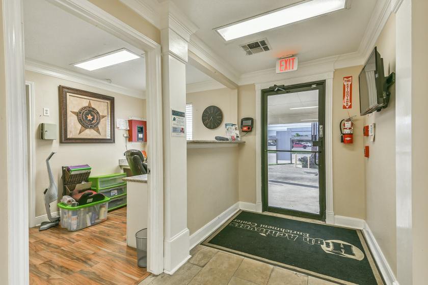 9608 Spencer Hwy, La Porte, TX à vendre - Photo de l’immeuble – Image 2 sur 10