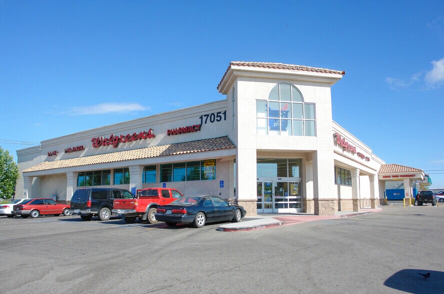 17051 Bear Valley Rd, Hesperia, CA à vendre - Photo de l’immeuble – Image 3 sur 4