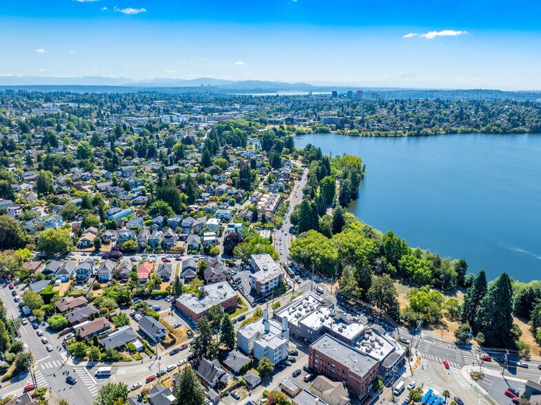 7919 Wallingford Ave N, Seattle, WA à vendre - Photo de l’immeuble – Image 2 sur 23