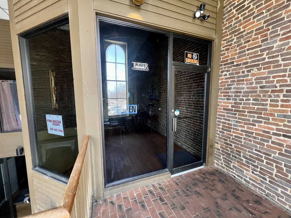 105 N Maple St, Murfreesboro, TN à louer Photo de l’immeuble– Image 1 sur 9