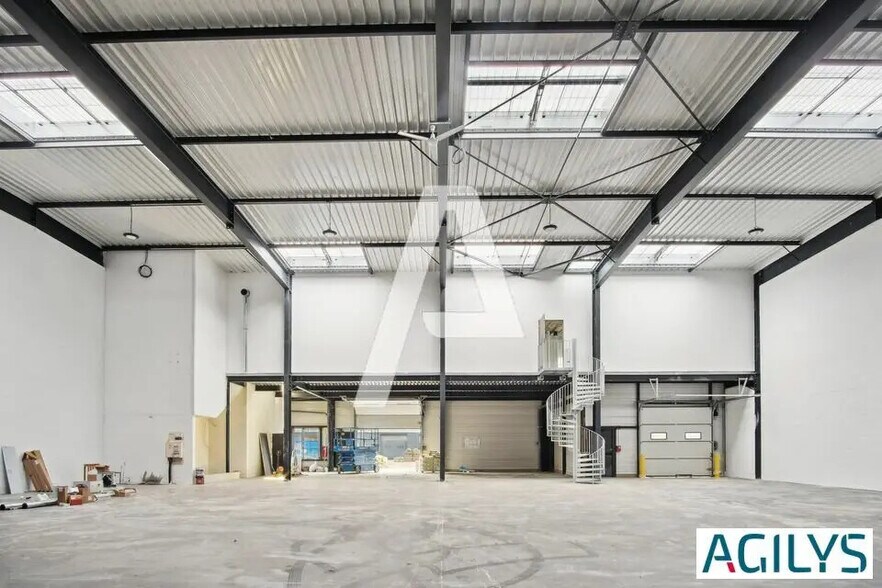 Local d'activités dans Courtry à vendre - Photo de l’immeuble – Image 1 sur 5