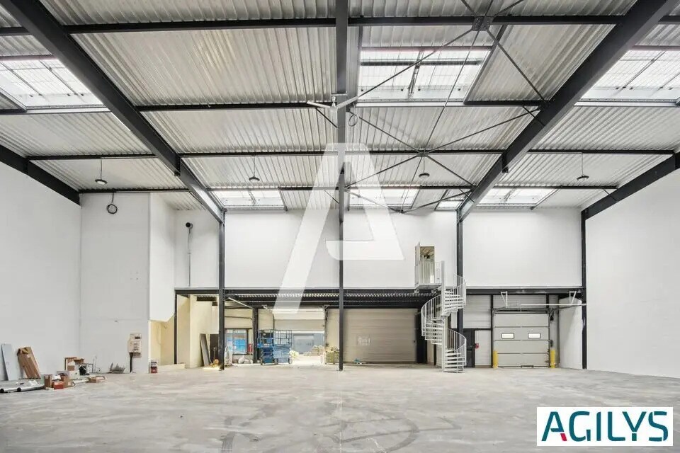 Local d'activités dans Courtry à vendre Photo intérieure– Image 1 sur 6