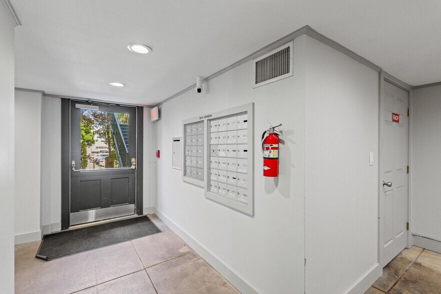 208 E Louisiana St, McKinney, TX à louer - Photo de l’immeuble – Image 3 sur 21