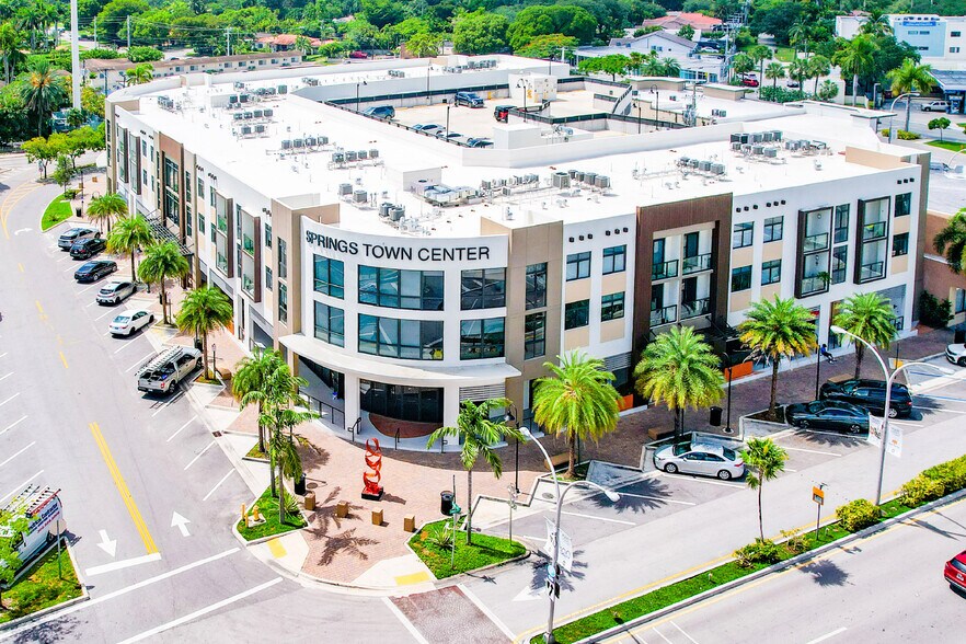 1 Curtiss Pky, Miami Springs, FL à vendre - Photo de l’immeuble – Image 2 sur 76