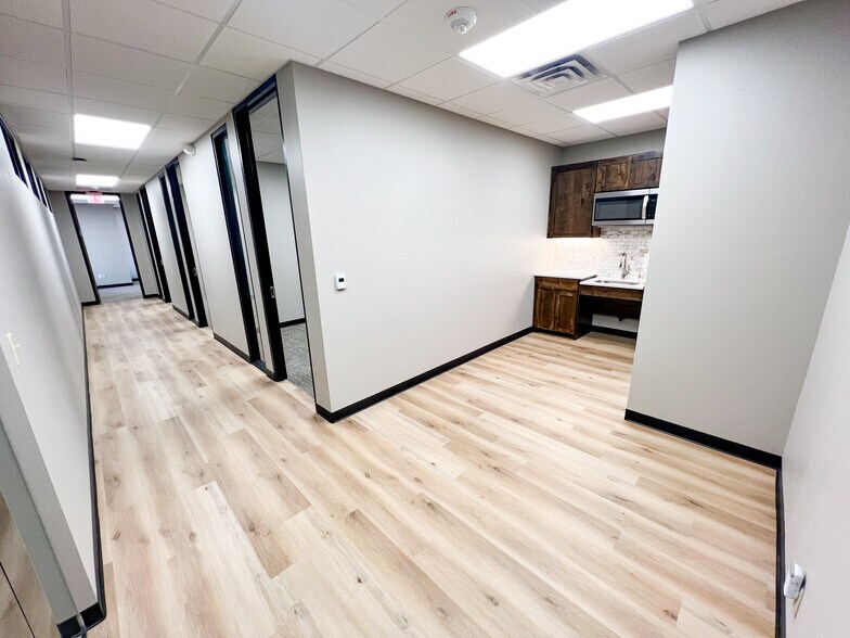 15 Smith Rd, Midland, TX à louer - Photo de l’immeuble – Image 3 sur 77