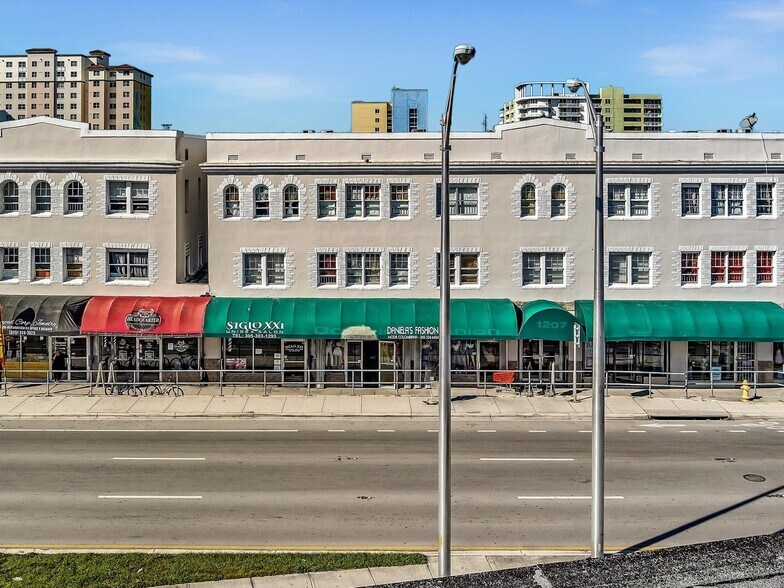 1201-1223 W Flagler St, Miami, FL à louer - Photo de l’immeuble – Image 3 sur 18