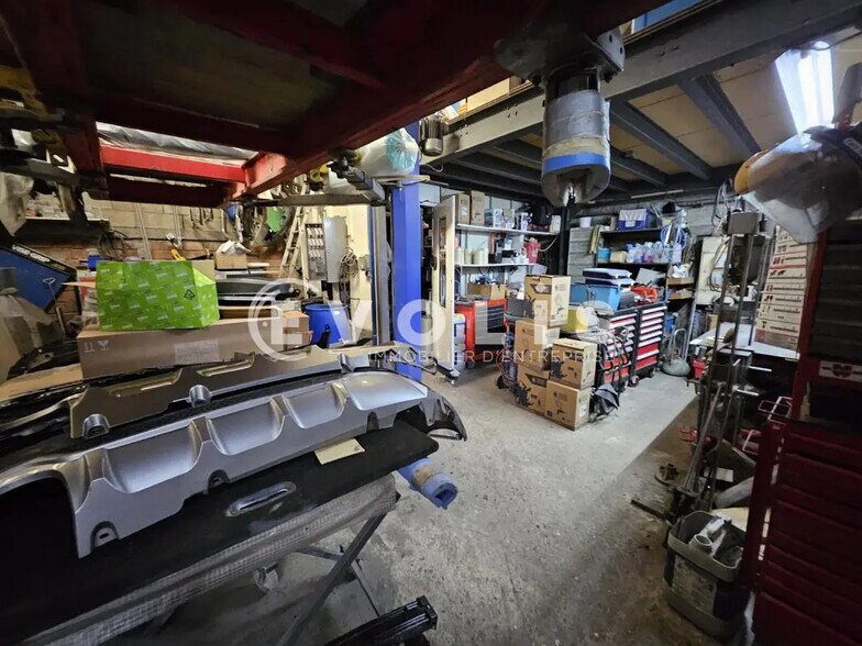 Local d'activités dans Vitry-sur-Seine à vendre - Photo de l’immeuble – Image 2 sur 16