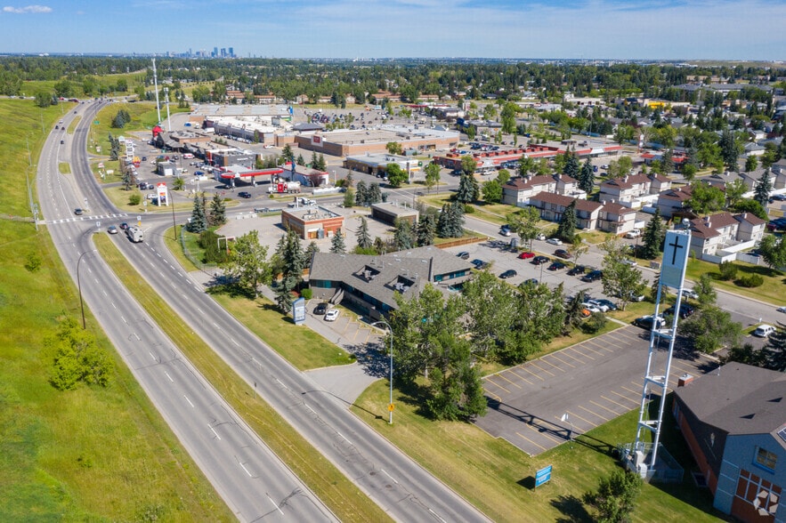 83 Deerpoint Rd SE, Calgary, AB à louer - Aérien – Image 3 sur 4