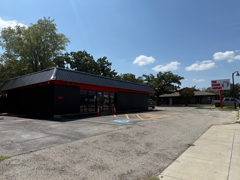 673 W Pipeline Rd, Hurst, TX à vendre - Photo de l’immeuble – Image 2 sur 8