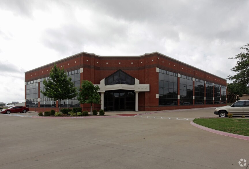 15900 Dooley Rd, Addison, TX à louer - Photo de l’immeuble – Image 1 sur 10