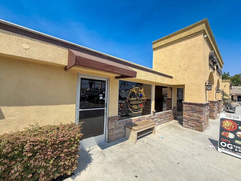 2433-2451 E Orangethorpe Ave, Fullerton, CA à louer - Photo de l’immeuble – Image 2 sur 9