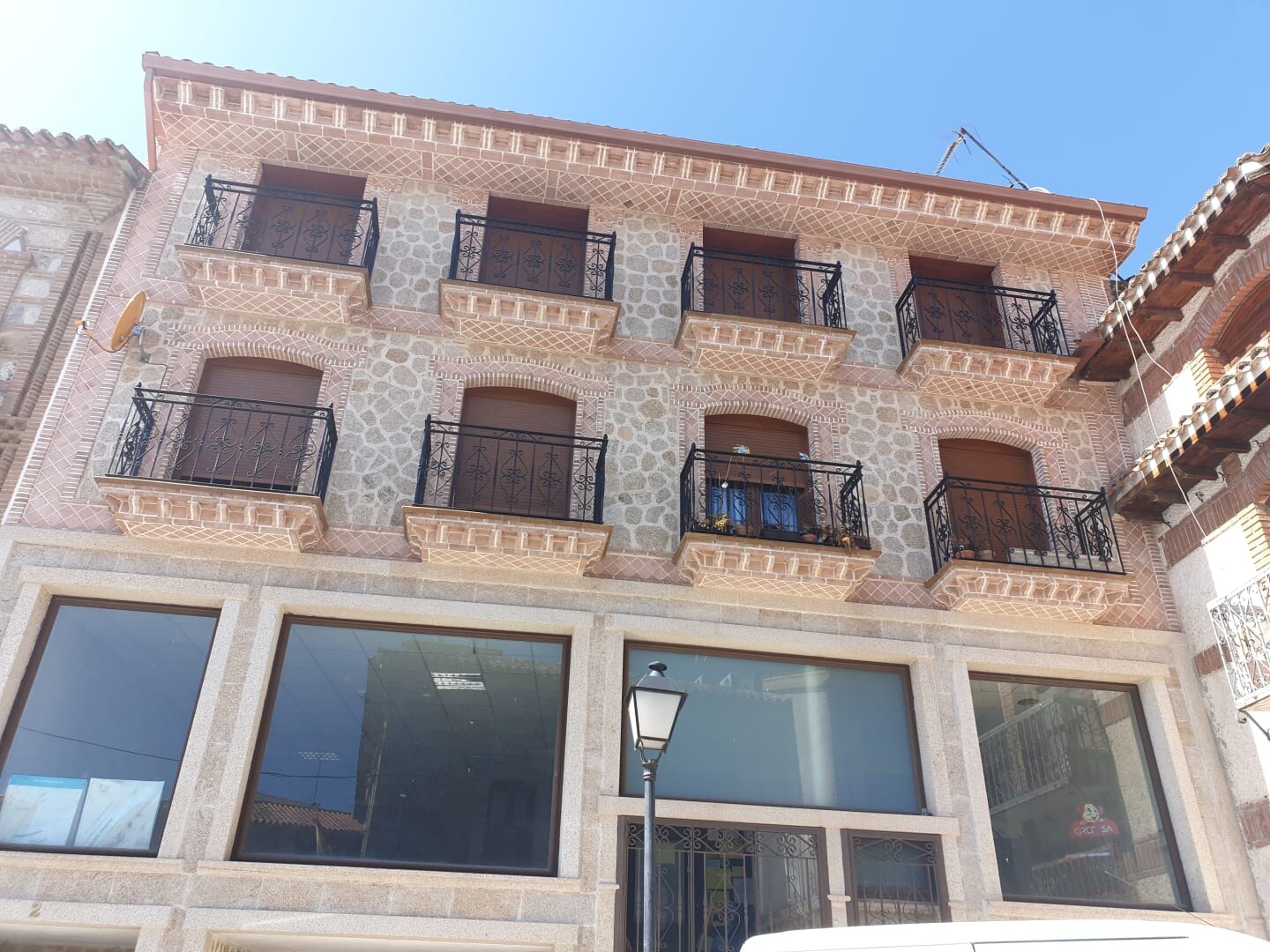Immeuble residentiel dans Almorox, Toledo à vendre Photo de l’immeuble– Image 1 sur 2