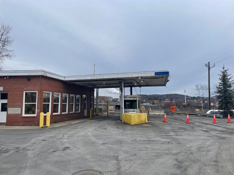 63 Bridge Ave, Madawaska, ME à vendre - Photo de l’immeuble – Image 2 sur 5
