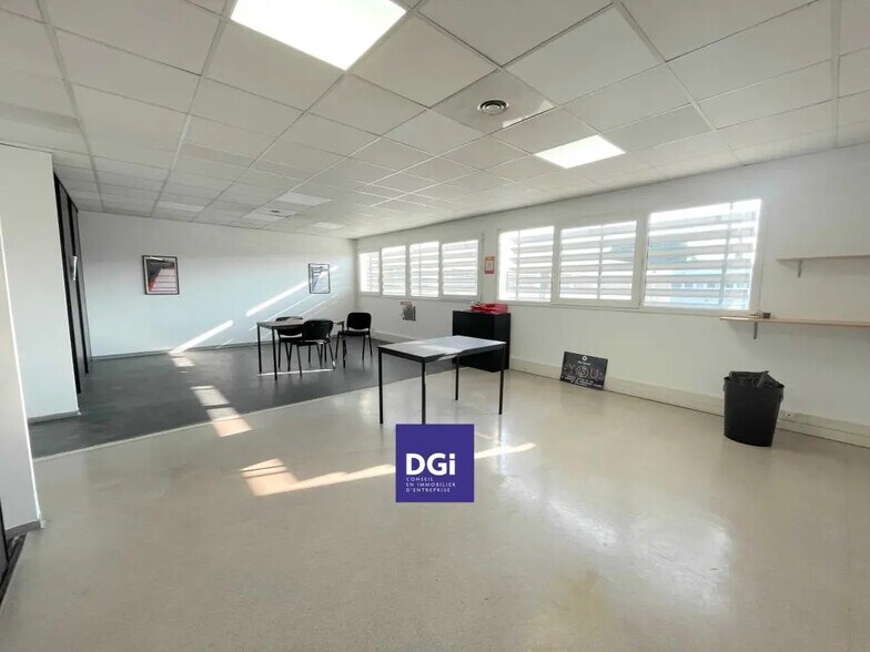 Bureau dans Nîmes à louer - Photo intérieure – Image 2 sur 5