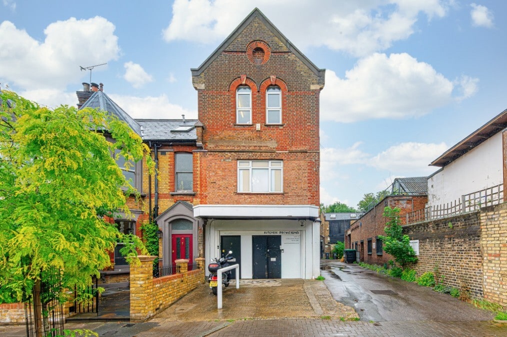 2 Bouverie Rd, Londres à louer Photo de l’immeuble– Image 1 sur 5