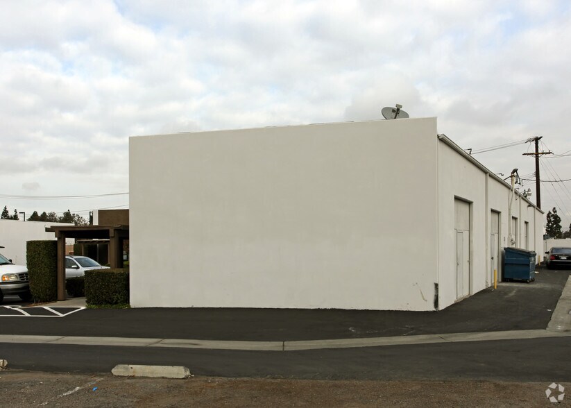 249 E Emerson Ave, Orange, CA à louer - Photo de l’immeuble – Image 2 sur 3