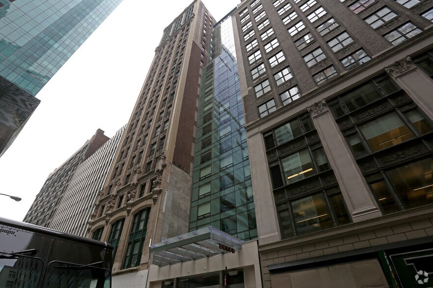 120 W 41st St, New York, NY à louer - Photo de l’immeuble – Image 2 sur 4