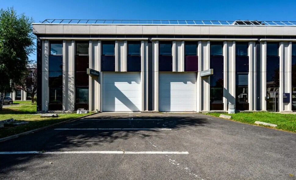 Local d’activités dans Villebon-sur-Yvette à louer - Photo de l’immeuble – Image 2 sur 16