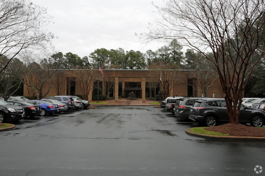 3101 Glenwood Ave, Raleigh, NC à louer - Photo de l’immeuble – Image 2 sur 14
