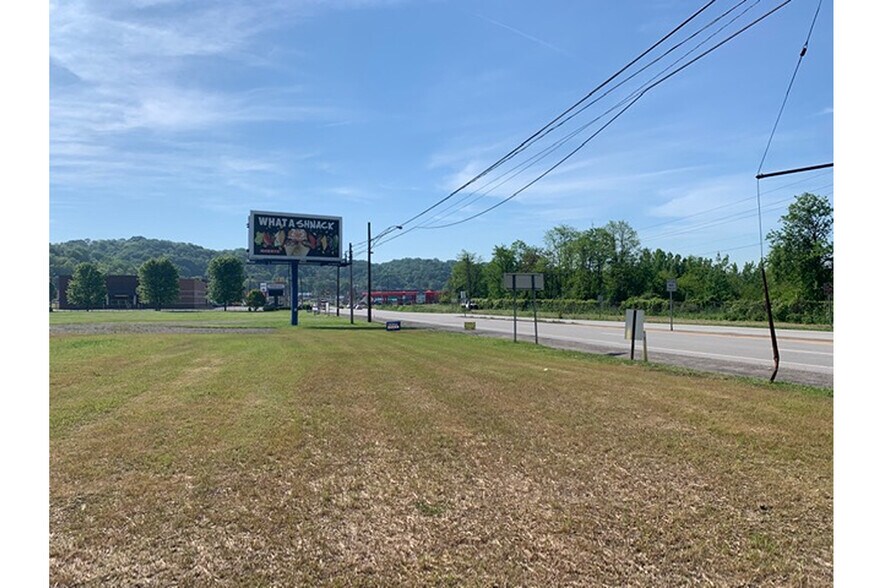 1620 Main St, Follansbee, WV à vendre - Photo de l’immeuble – Image 3 sur 12