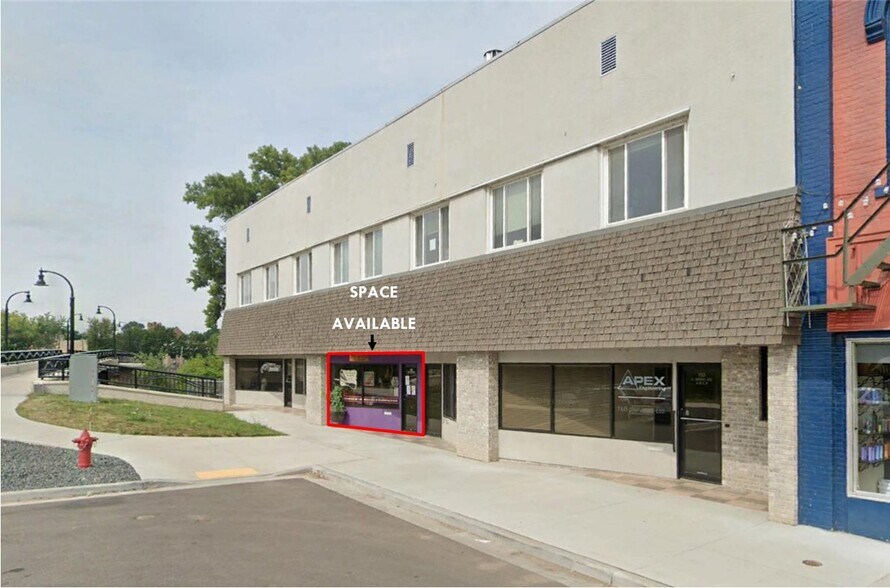 102-110 E Grand Ave, Eau Claire, WI à louer - Photo de l’immeuble – Image 2 sur 5