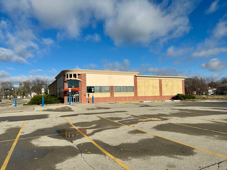 205 Franklin St, Waterloo, IA à louer - Photo de l’immeuble – Image 3 sur 4