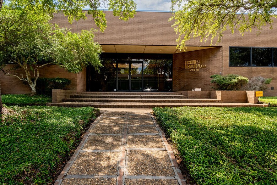 521 N 2nd St, Longview, TX à vendre - Photo de l’immeuble – Image 2 sur 65