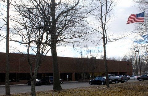 109 Connecticut Dr, Burlington, NJ à louer Photo principale– Image 1 sur 4