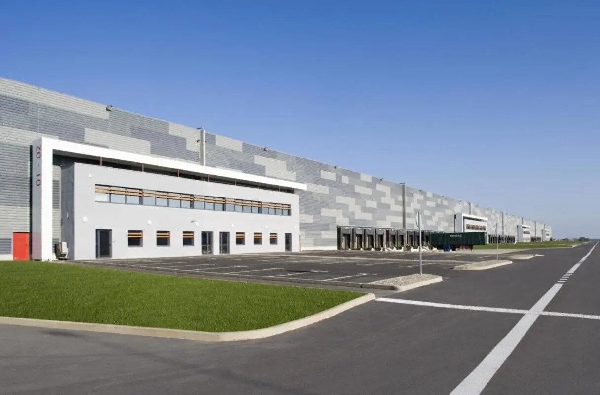 Industriel/Logistique dans Port-Saint-Louis-du-Rhône à louer Photo de l’immeuble– Image 1 sur 6