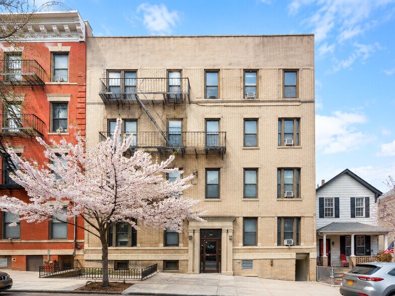 251 E 236th St, Bronx, NY à vendre - Photo de l’immeuble – Image 1 sur 26