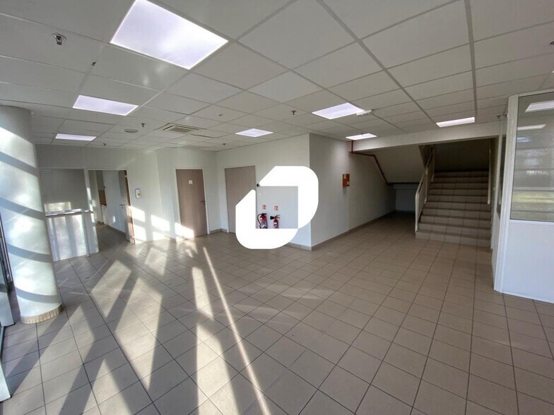 2000 Ferme De Chanteloup, Moissy-Cramayel à louer - Photo de l’immeuble – Image 2 sur 11