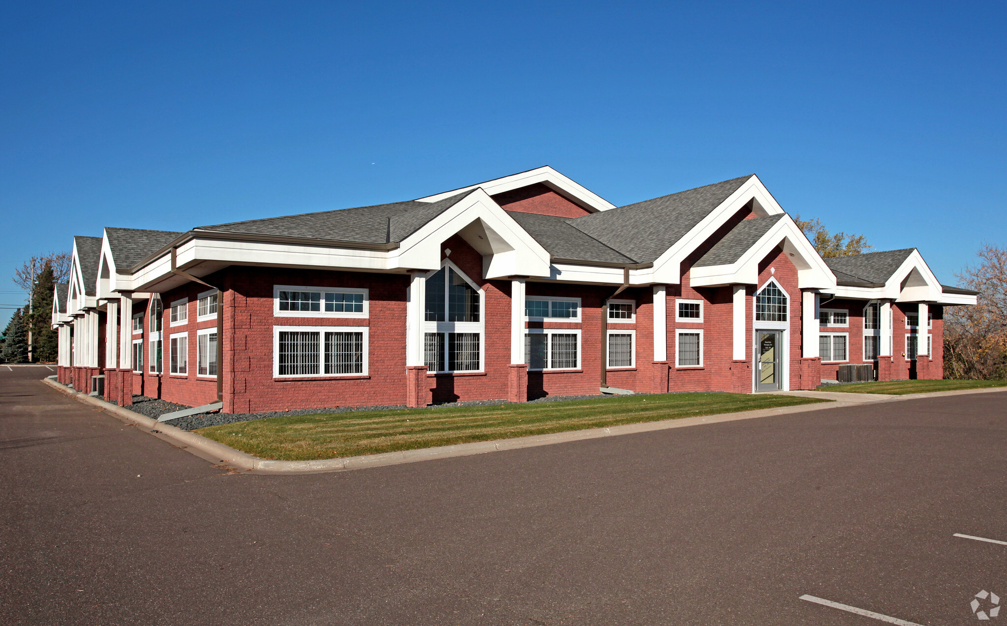 2935 Country Dr W, Little Canada, MN à louer Photo principale– Image 1 sur 4