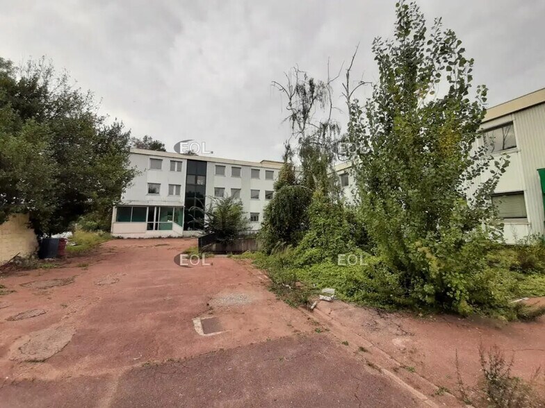 Local d’activités dans Saint-Maur-des-Fossés à louer - Photo de l’immeuble – Image 3 sur 12